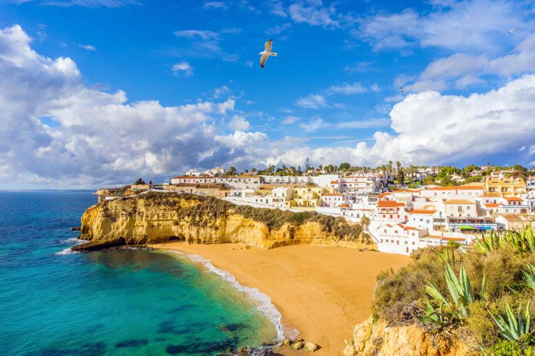 L’aéroport de Faro et l’Algarve : à quoi s’attendre dès les premières heures