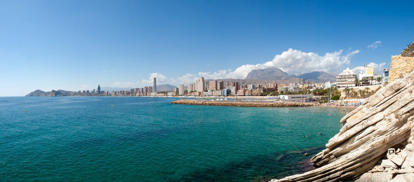 Трансфер из Аэропорта Аликанте в центр города Бенидорм услуга от двери ...