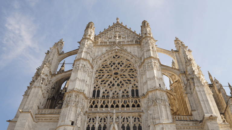 What do to around Paris Beauvais